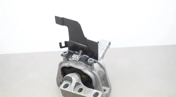 Audi Q3 8U Engine mount bracket 5N0199262 5N0907492