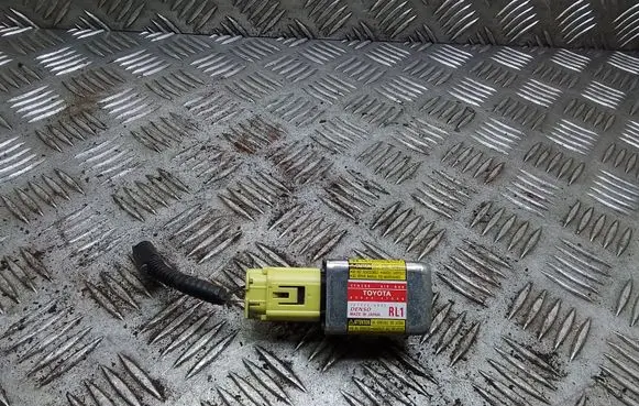 Toyota Prius (XW20) Airbag deployment crash/impact sensor 8986047040 1879000892