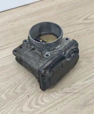 Volvo S60 Throttle valve 8677694 040819 8F190540