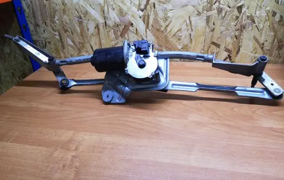 Volvo XC90 Front wiper linkage and motor 30753092