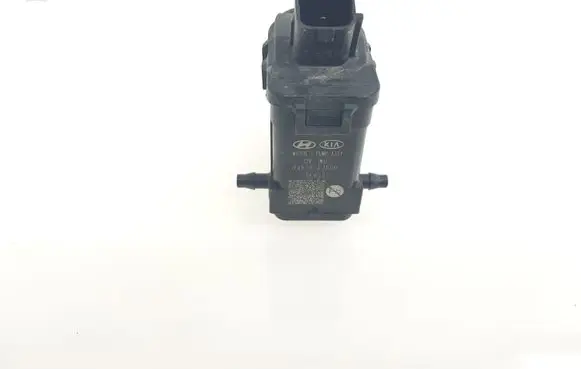 KIA Sportage Windscreen/windshield washer pump 985102J500
