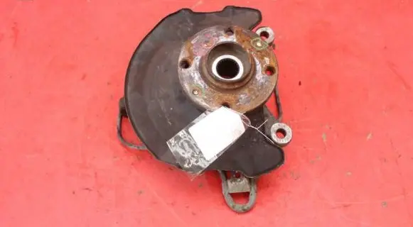Suzuki Swift I Front wheel hub spindle knuckle