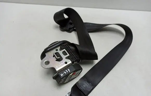 Skoda Octavia Mk2 (1Z) Front seatbelt 1Z0857701B