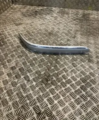 Front bumper splitter molding