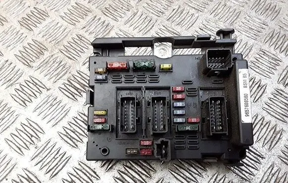 Citroen C8 Fuse module 9657608580