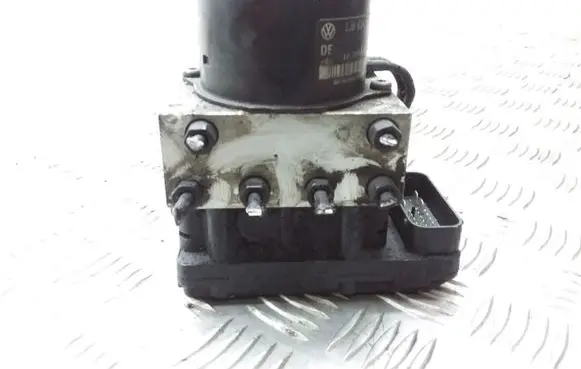 Volkswagen Golf IV ABS Pump 1J0907379G 1J0614117C