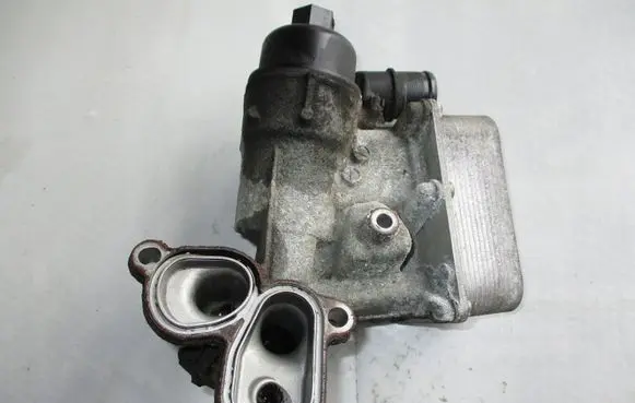Renault Megane III Oil filter mounting bracket
