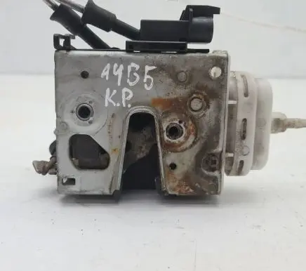 Audi A4 S4 B5 8D Front door lock 4D0173A