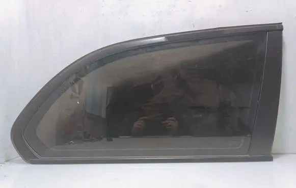 BMW 5 E60 E61 Rear side window AS2