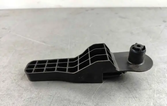 Mercedes-Benz S W222 Radiator mount bracket a2225045840