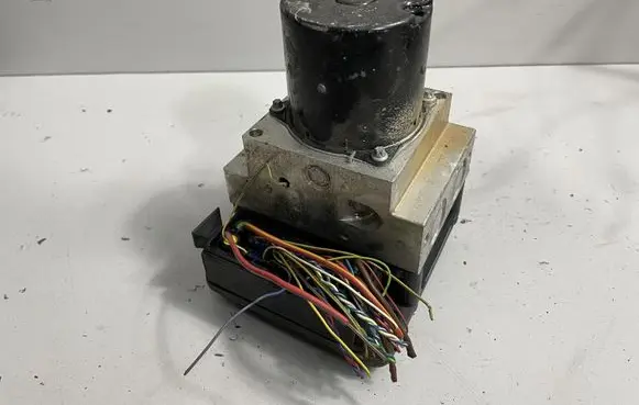 BMW 5 E60 E61 ABS Pump 6783360