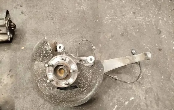 Jaguar XF X250 Front wheel hub