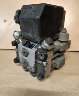 Volkswagen Transporter - Caravelle T4 ABS Pump 701614111 0265201037
