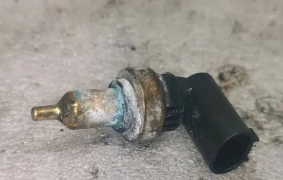 Thermostat/thermostat housing