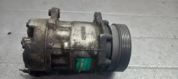 Volkswagen Golf III Air conditioning (A/C) compressor (pump)
