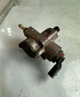 Volkswagen PASSAT B6 Fuel injection high pressure pump 090106 182241