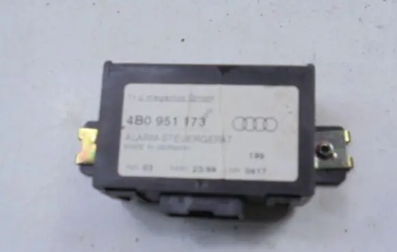 Audi A4 S4 B5 8D Other relay 4B0951173