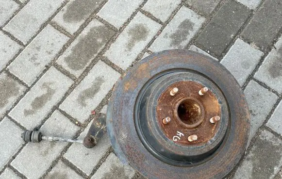 Ford Kuga II Rear wheel hub