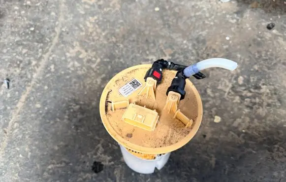 Renault Trafic III (X82) In-tank fuel pump 7611932AA