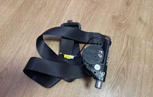 Fiat Panda II Front seatbelt