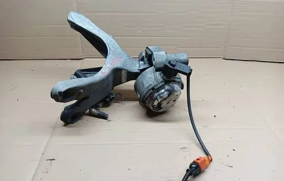 Engine mount vacuum valve
