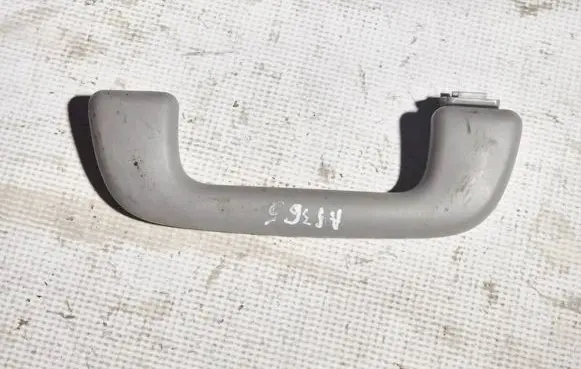 Toyota Yaris Front interior roof grab handle l1020372