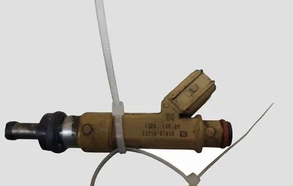 Toyota Prius+ (ZVW40) Fuel injector 232500T030