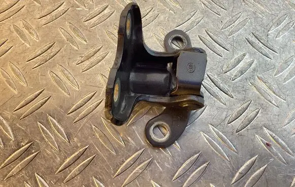 Toyota Land Cruiser (J200) Front door lower hinge A046