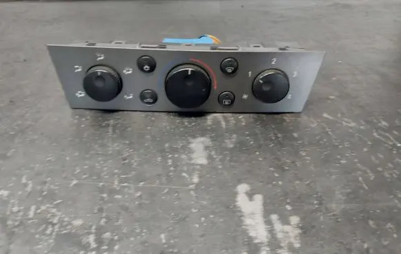 Opel Vectra C Climate control/heater control trim 13138190