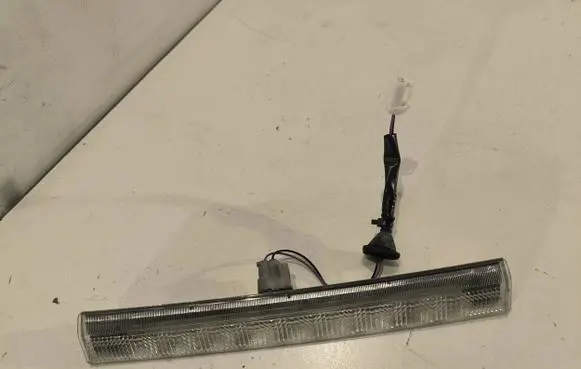 Toyota RAV 4 (XA50) Third/center stoplight