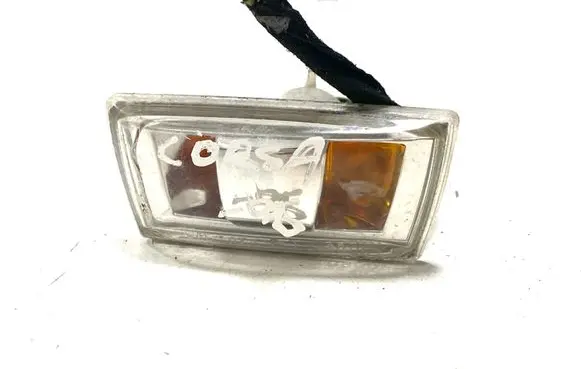Opel Corsa D Front fender indicator light 13252455 13252456