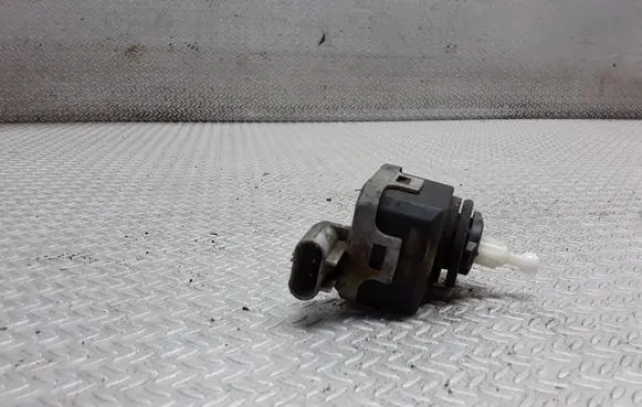 Opel Astra G Headlight level adjustment motor 90590665