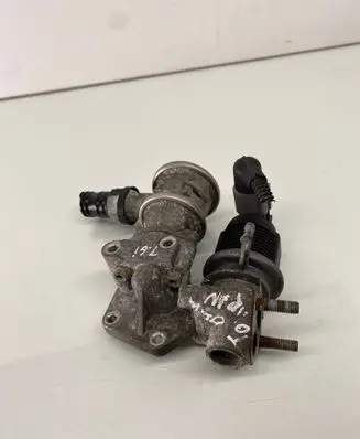 Volkswagen Touran I EGR valve 06A131501J 72824801 06A131166E