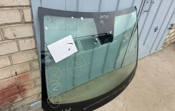 Renault Captur II Front windscreen/windshield window 43R010867