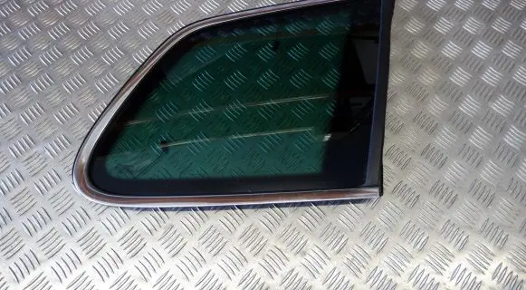 Volkswagen Touareg II Rear side window