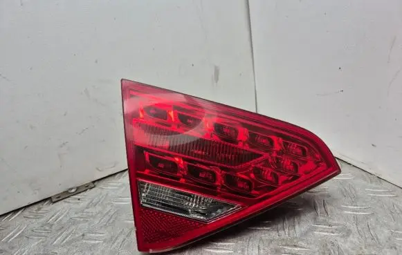 Tailgate rear/tail lights