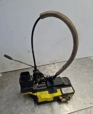 Volvo V70 Rear door lock 8650562