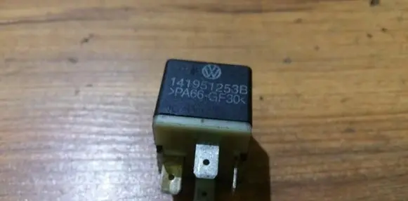 Volkswagen PASSAT B3 Other relay 141951253b