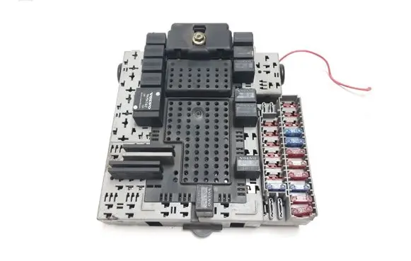 Volvo XC70 Fuse module 8645410
