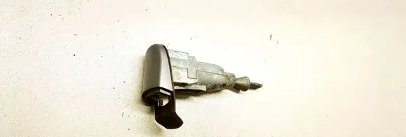 Volkswagen Tiguan Front door lock (next to the handle) 5N0837167