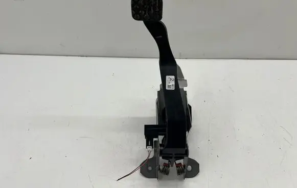 Mazda CX-30 Clutch pedal 