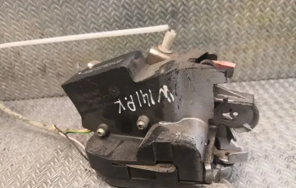 Mercedes-Benz Vaneo W414 Coupe door lock (next to the handle) 4147200435