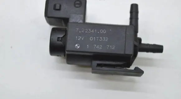 BMW 5 E39 Vacuum valve 1742712 14708305