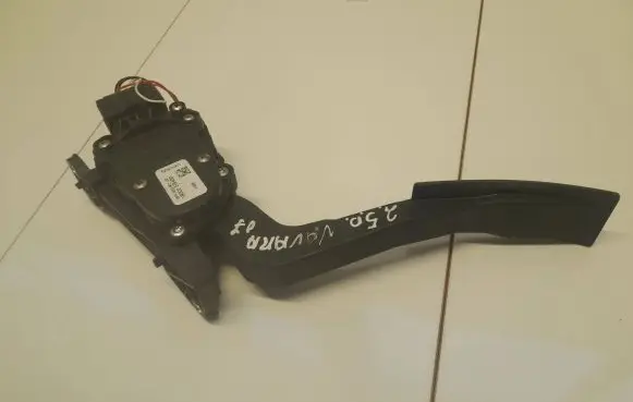 Nissan Navara D40 Accelerator throttle pedal 18002EB400