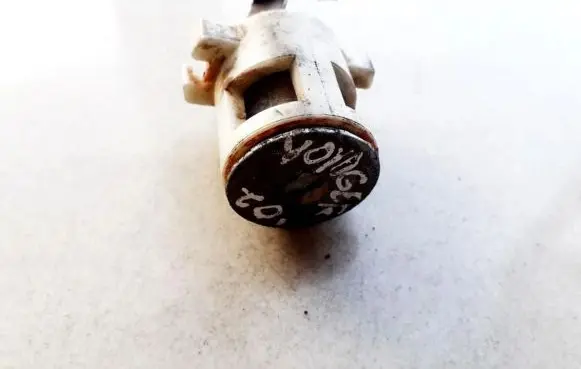 Chrysler Voyager Front door lock (next to the handle) 