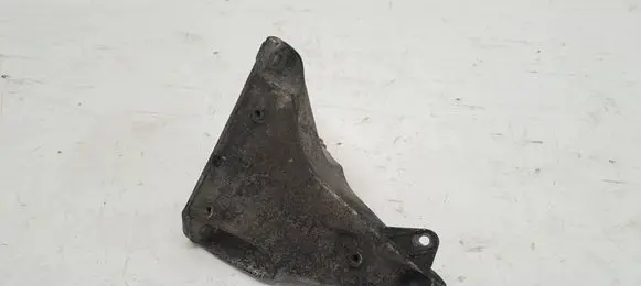 Engine mounting bracket