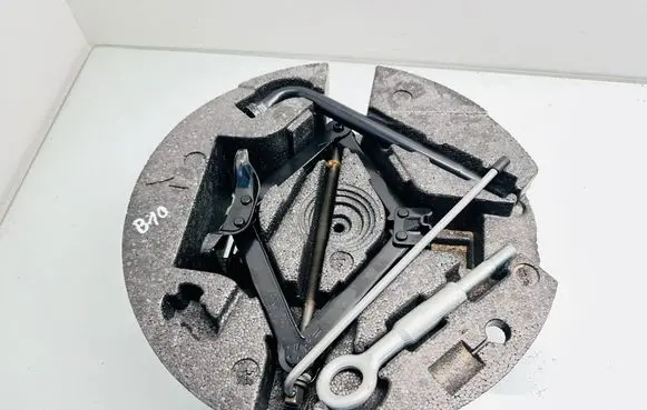 Volvo V70 Tool set 31662446