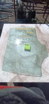 Volkswagen PASSAT B5 Rear door window glass 1212123