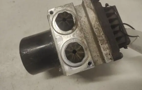 Volkswagen PASSAT B6 ABS Pump 3C0614095P 16027201 Y40384146