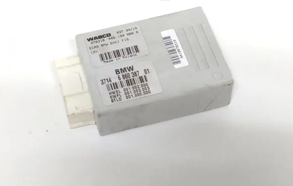 BMW X5 F15 Air suspension control unit module (rear) 6860387